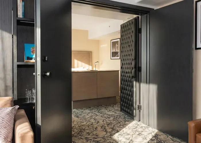 The Parker Hotel And Rooftop Vancouver